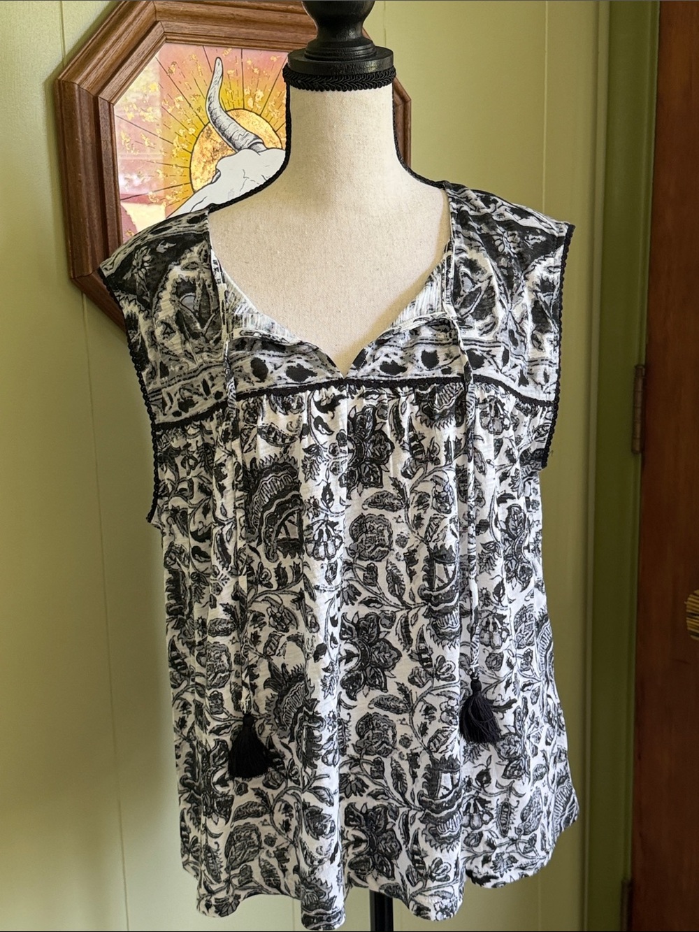 Black & White Floral Tassel Sleeveless Lucky Brand L